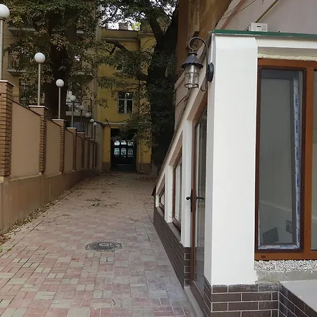 Отель Uyutniy Dvorik 2*